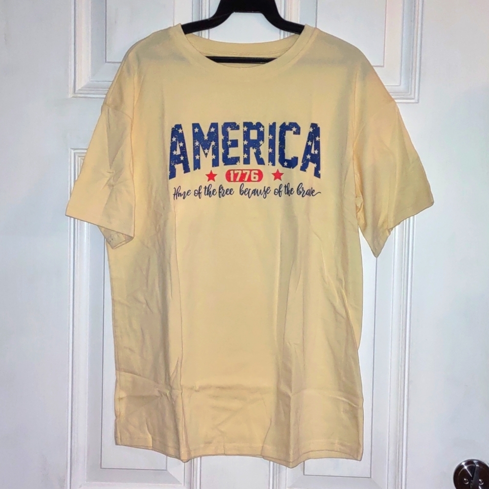 💙 T-shirt off white/yellow tone Women's Small Graphic America